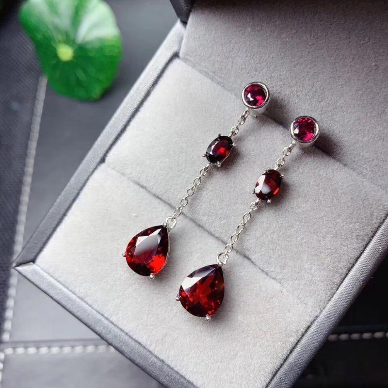 Klassische Luxus Rubin Ohrringe für Damen Lange Quaste Wassertropfen Roter Edelstein Hängeohrringe Chinesischer Stil Bankett Hochzeitsschmuck