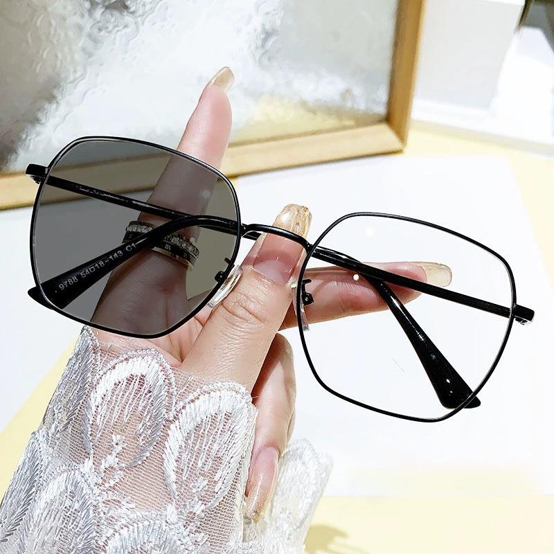 

Anti-blue Light Tinted Color-changing Lightweight Plain-faced Large-framed Women s Glasses 9788 -4.0