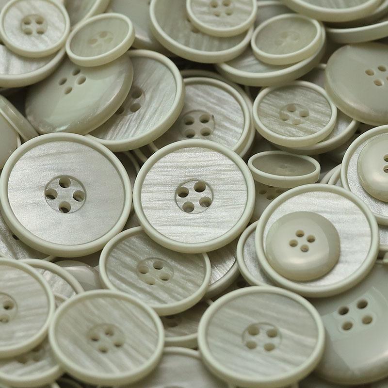 

5 шт. Пуговицы из смолы с имитацией ракушки с четырьмя отверстиями, Универсальные декоративные пуговицы для тренча, Пуговицы для пиджака, Двусторонние нейлоновые пуговицы для пальто 3 #[four eyes double edge silver gray] 22.5mm