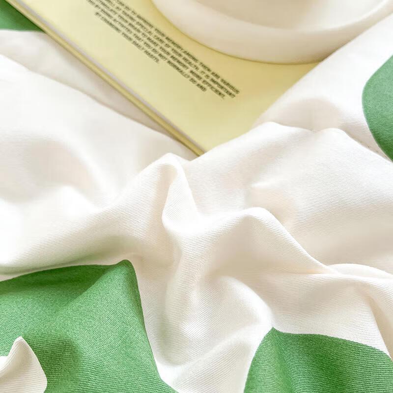 Nanjiren Lightweight Polyester Summer Comforter