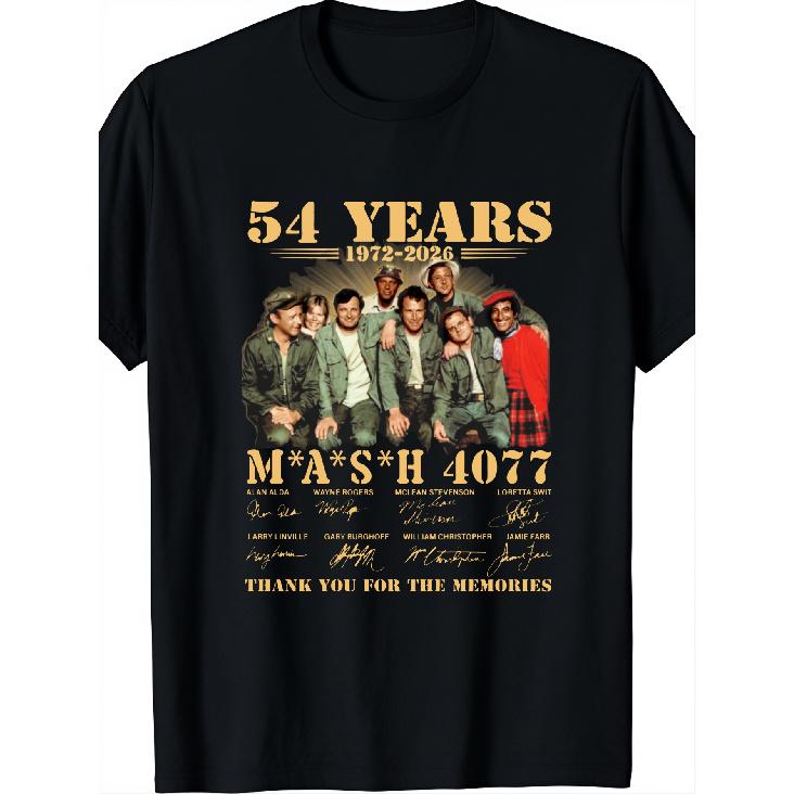 Herren MASH 4077 TV-Show T-Shirt - Retro Besetzungssignaturen und 54 Jahre Gedenkdesign (1972-2026) - Vintage Rundhals-T-Shirt Geeignet für Fans, 5XL schwarz