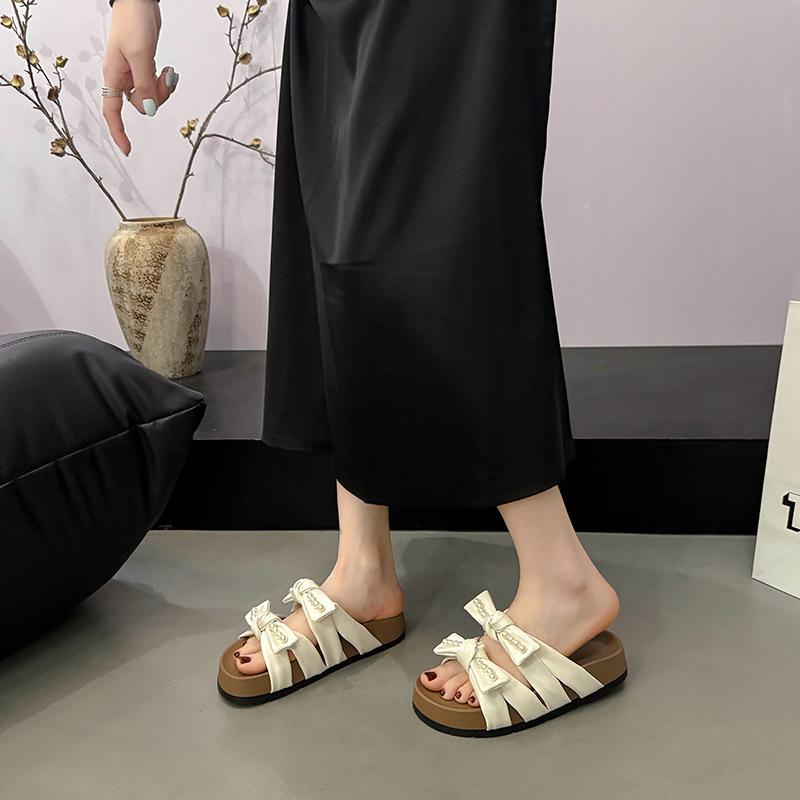 Slippers girl 2025 summer new Korean version of Internet celebrity fairy style bow pearl fashion wear one word cool slippers