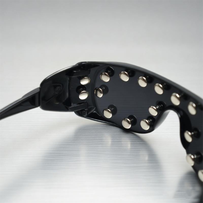 Cool Punk Sunglasses with Rivet Studded Design for Evening Party Street Photography and Music Festival Dressingup Wear