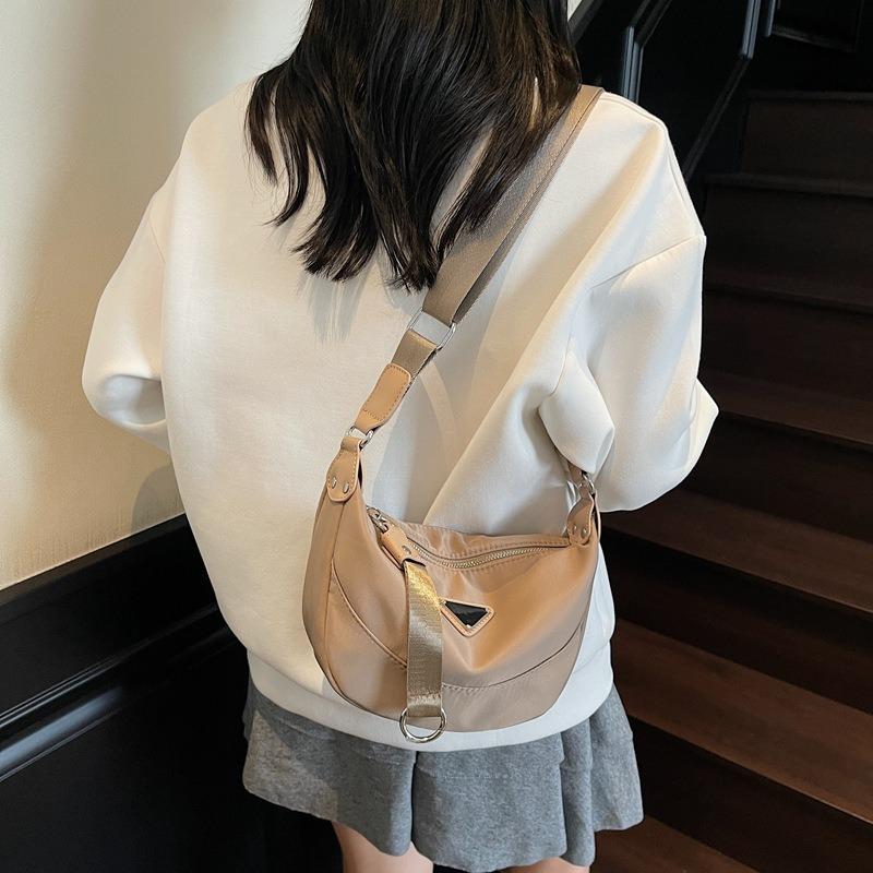 Casual versatile summer niche bag women's new fashion messenger bag popular sports style dumpling bag