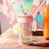 Kubek Z Ryflowanego Szkła Słomka Sitko Zamknięcie 550 Ml Różowy