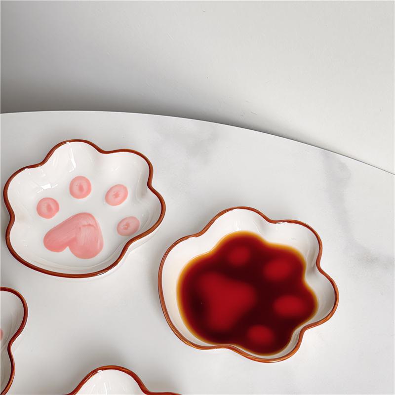 

Керамическая милая тарелка для соуса для суши в форме кошачьей лапки, контейнер для соевого соуса и горчицы, японская посуда для макания суши 3.5 inches