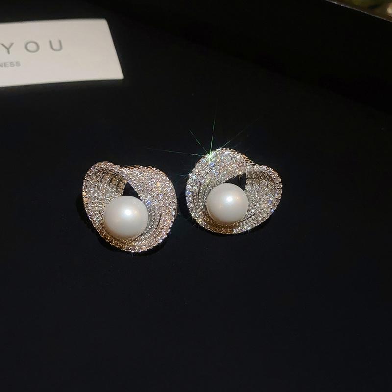 Light Luxury Irregular Pearl Stud Earrings For Women Girls Fashion Pearl Stud Earrings Temperament Earrings Wedding Jewelry Gift