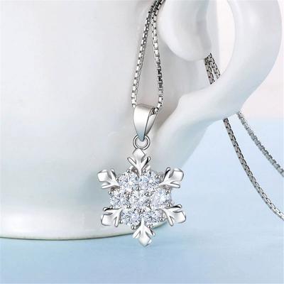 Cute Female Crystal White Zircon Stone Snowflake Pendant Necklace Vintage Silver Color Wedding  For Women