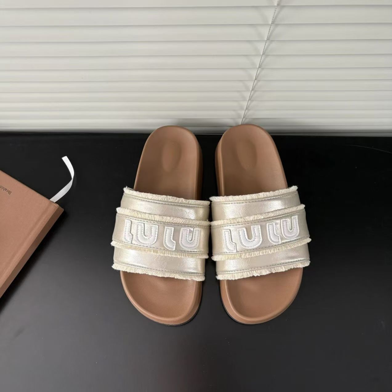 

Thick-soled heightening cool slippers women s summer wear 2025 new super fire high-end feeling beautiful with skirt women s shoes 40