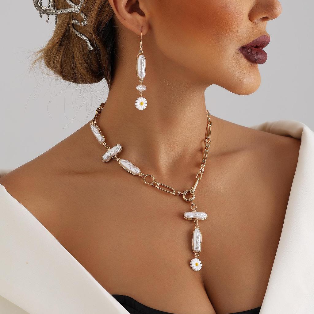 Elegant Irregular Faux Pearl & Spliced Chain Necklace for Women