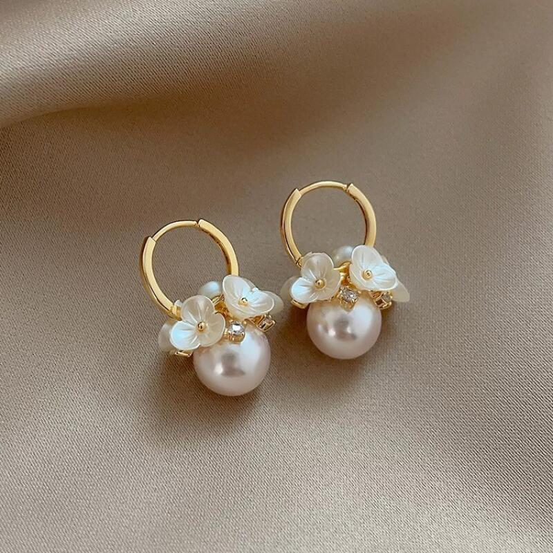Sweet Gentle Imitation Pearl Flower Earrings for Women Girls 2026 New Trendy Glossy Earrings Buckle Wedding Jewelry Wholesale