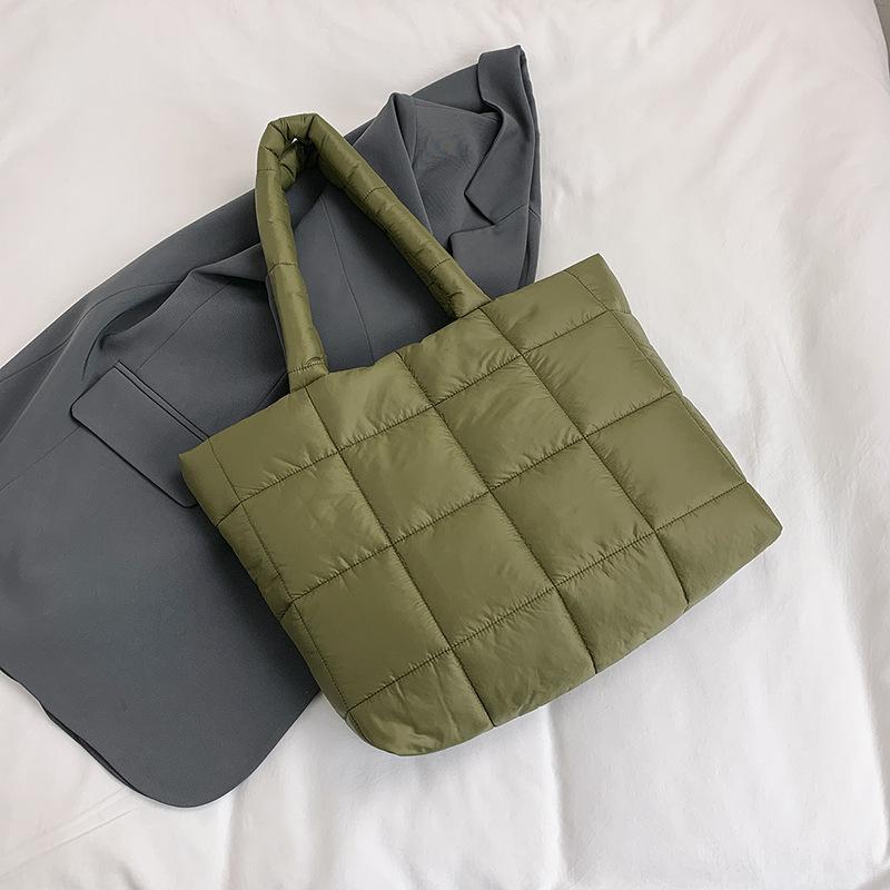 Einfache Mode einfarbig kleine frische Handtasche 2025 Winter neue Schulter Achsel Tragetasche