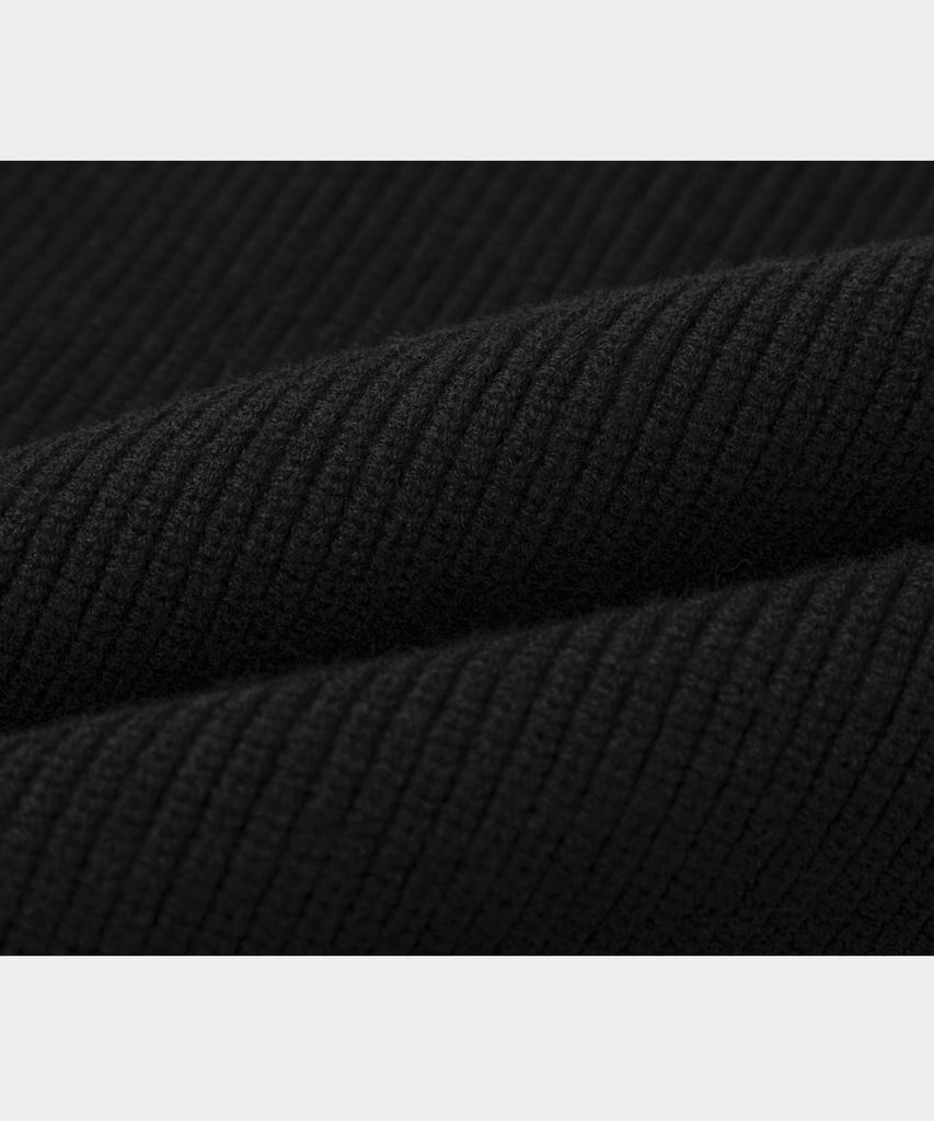 LETTERCOMO Essential V-Neck Cardigan Knit Black