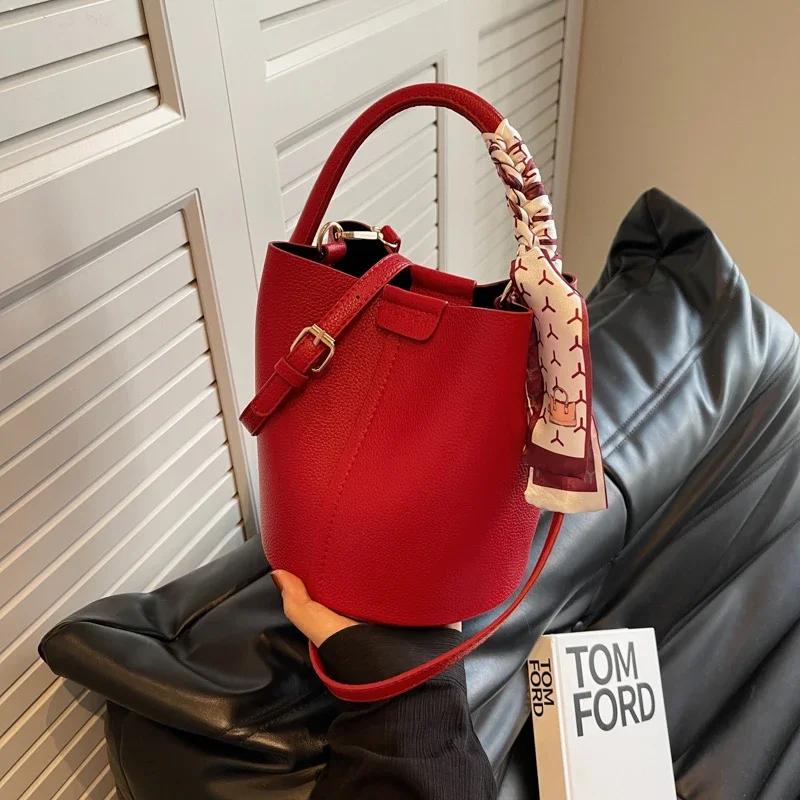 Solid Color Inner Compartment Bucket Shaped Sewing Thread Shoulder Bag 2024 Best-Selling High-Quality Commuting Crossbody Bag
