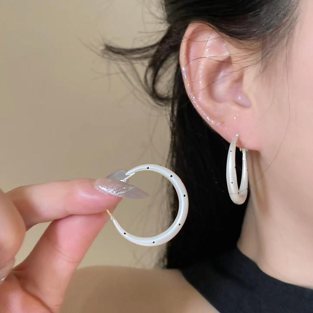 S925 Silver Needle Large Hoop Earrings - Japanese & Korean Style, Fashionable & Versatile, Celebrity-Inspired.