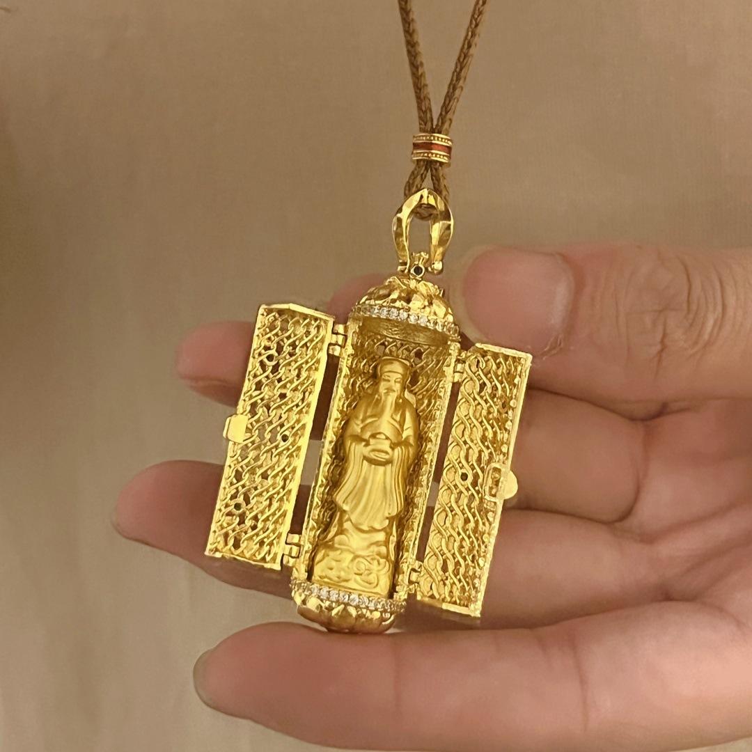 Why not carry the God of Wealth with you? The traditional gold God of Wealth Buddha niche pendant can be opened and comes with a woven rope The God of Wealth can be
