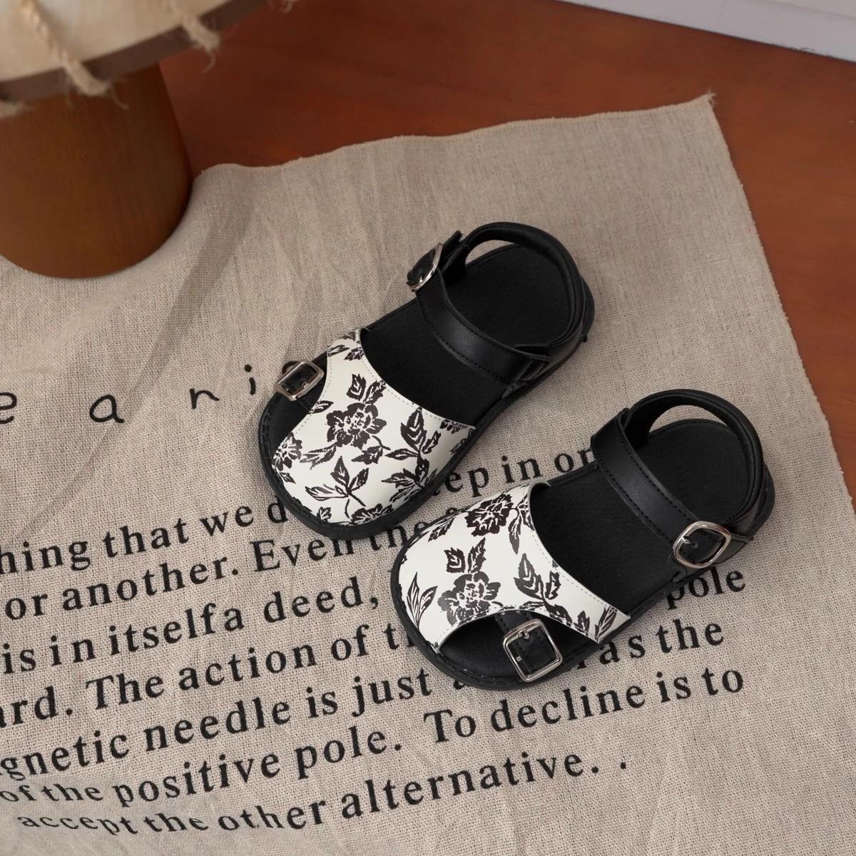 

Fashion girls sandals summer new girls Roman sandals soft soled girl flat shoes anti slip girls shoe retro child sandals shoe 15insole12cm