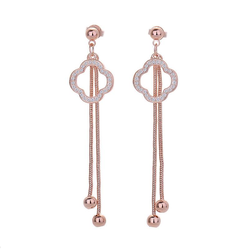 

BELLA BOX S925 Silver Needle Little Fragrance Four-Leaf Clover Earrings, A New 2025 Light Luxury Niche Ear Ring Accessory For Women ярко-розовый