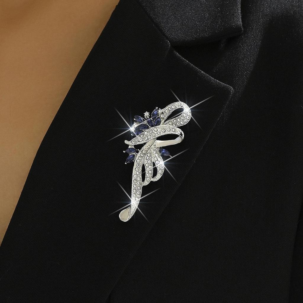 Luxury Crystal Brooch: Versatile European & American Coat Suit Accessory