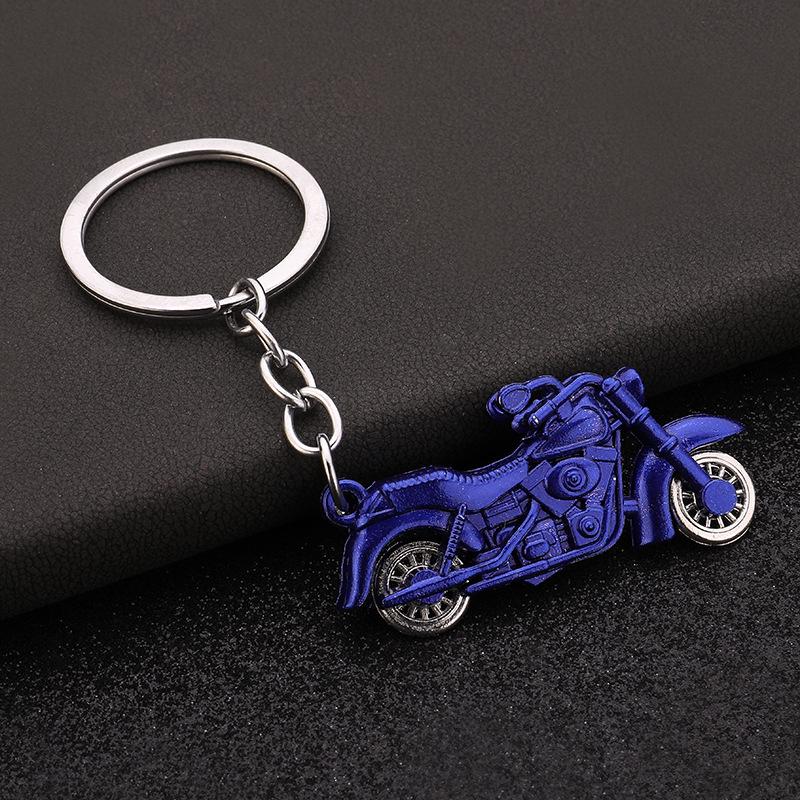 Klíčenka s motocyklovým kolem: Simulovaná pohyblivá ozdoba