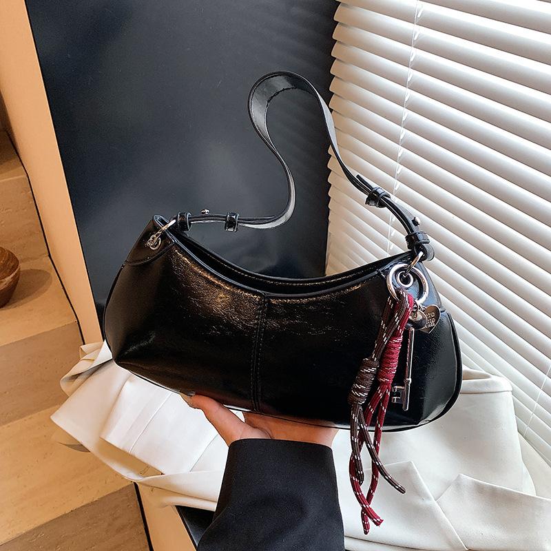 Underarm bag women's new popular fashion versatile shoulder bag high-end niche commuter bag