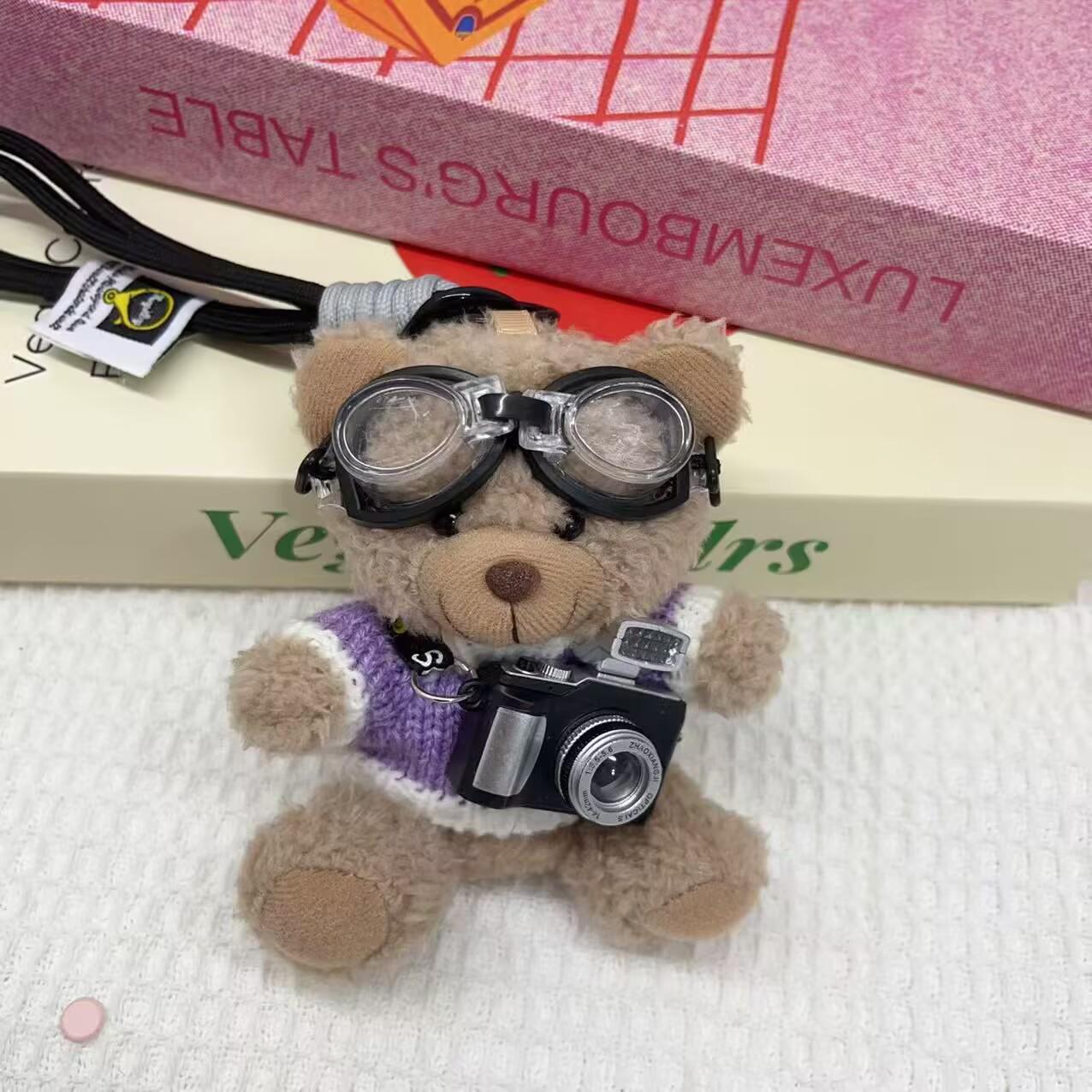 

Креативний Кулон Ведмедик з Камерою Плюшева Лялька Фігурка Пілота: Подарунок для пари Брелок Шарм для сумки