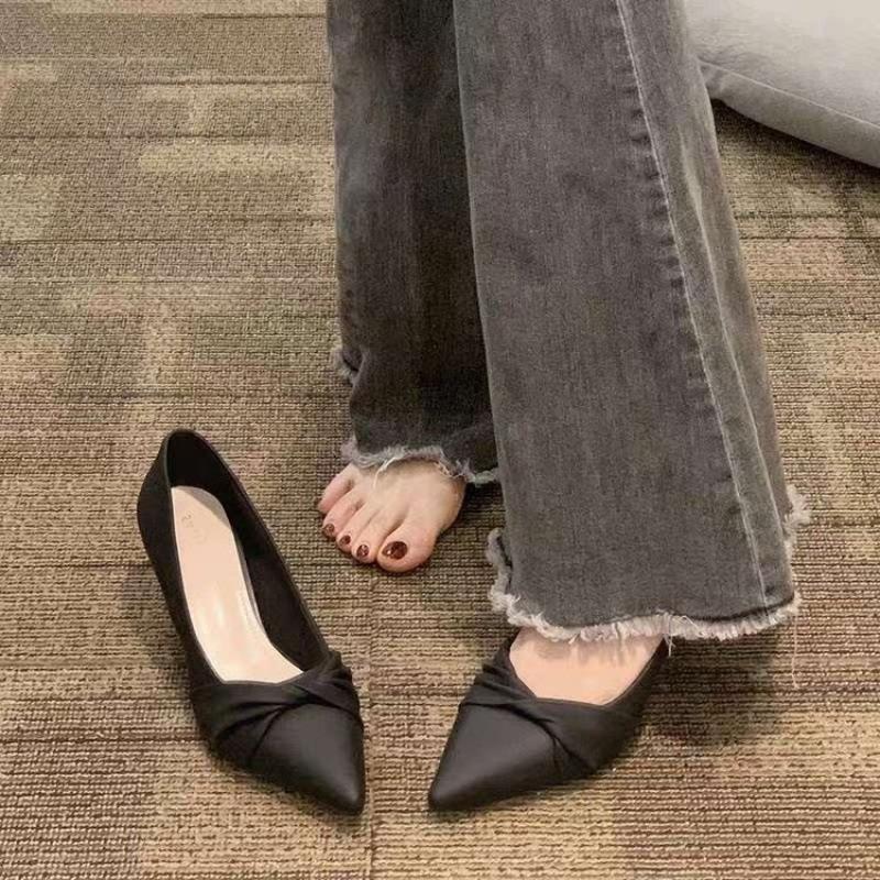 

French pointed small man with skirt high heels women s spring 2025 new thin heel niche design single shoes 40 чёрный