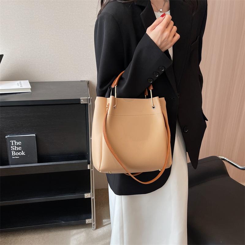 Trendy Contrast Color Women's Commuting Handle Tote Pack Korean Style Large Capacity Shoulder Bags Versatile Crossbody Bag