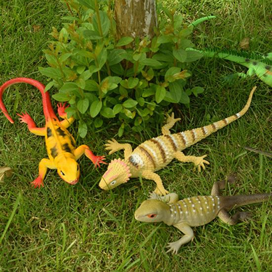 Lizard Model Toy Built-in Whistle Simulated Animal Tricky Vent Toy Solid Model Ornament PVC Reptile Figurine Lizard Squeeze Toy Party Favors