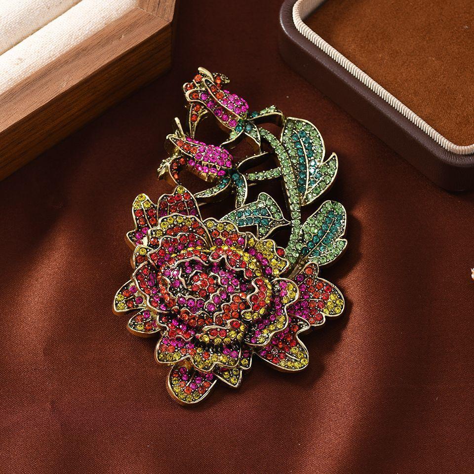 

SKEDS Exquisite Luxury Crystal Flower Alloy Badges Brooch Fashion Classic Middle Design Plant Rhinestone Pin Accessories красный