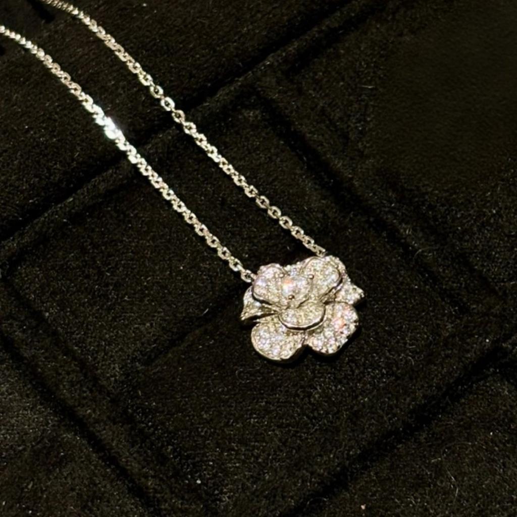 Xiaoxiangfeng Three-Dimensional Petal Camellia Necklace With Diamond White Rose Ring Light Luxury Flower Ring Open Bracelet Female