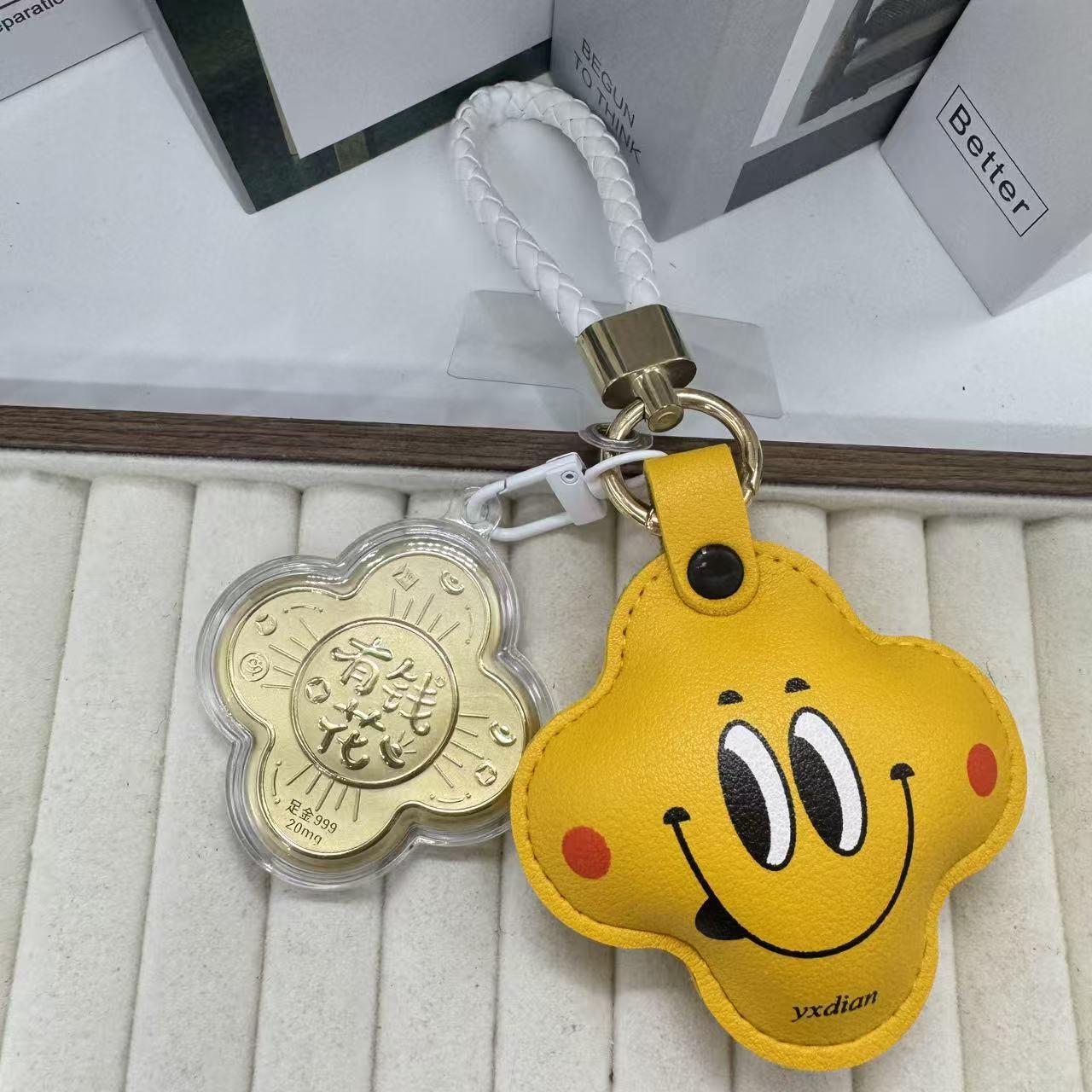 Ключница-брелок Цветок Клевер Четырехлистник Улыбающееся Лицо из Чистого Золота Includes Gold