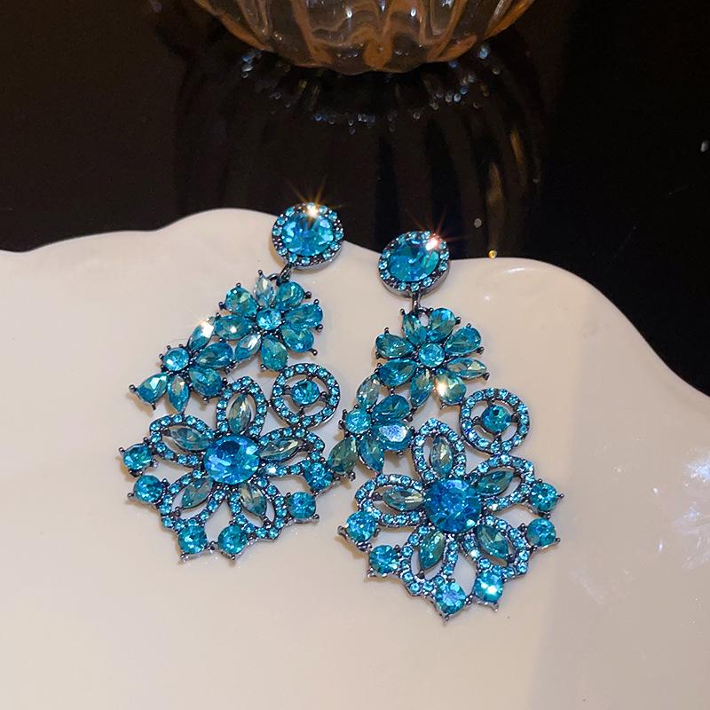 

Винтажные геометрические металлические серьги: Дизайн с бриллиантом, кругом и квадратом - Французский нишевый стиль высокого класса