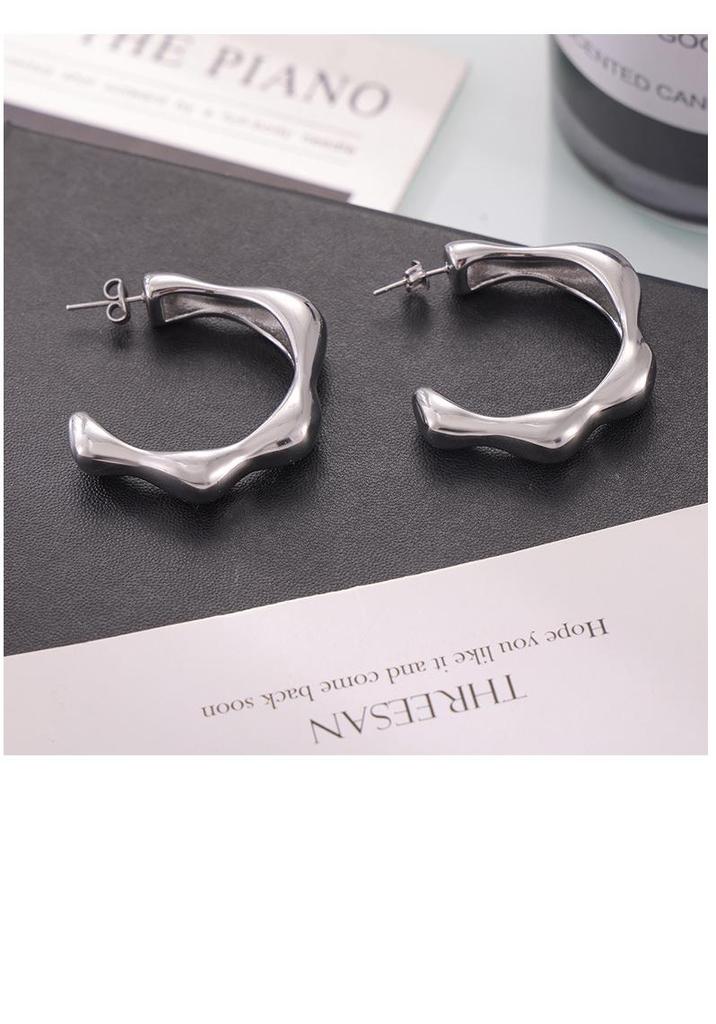 Elegant C-Shaped Stud Earrings, European/American Style, Irregular Design, Titanium Steel, Real Gold Plated, Cold & Sophisticated Appeal