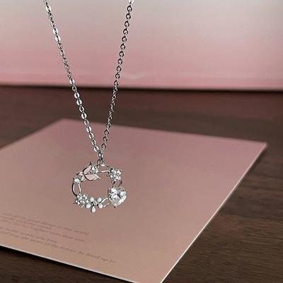 Butterfly Necklace Girls Light Luxury Niche Love Flower Necklace Lucky Wreath Collarbone Chain Stainless Steel