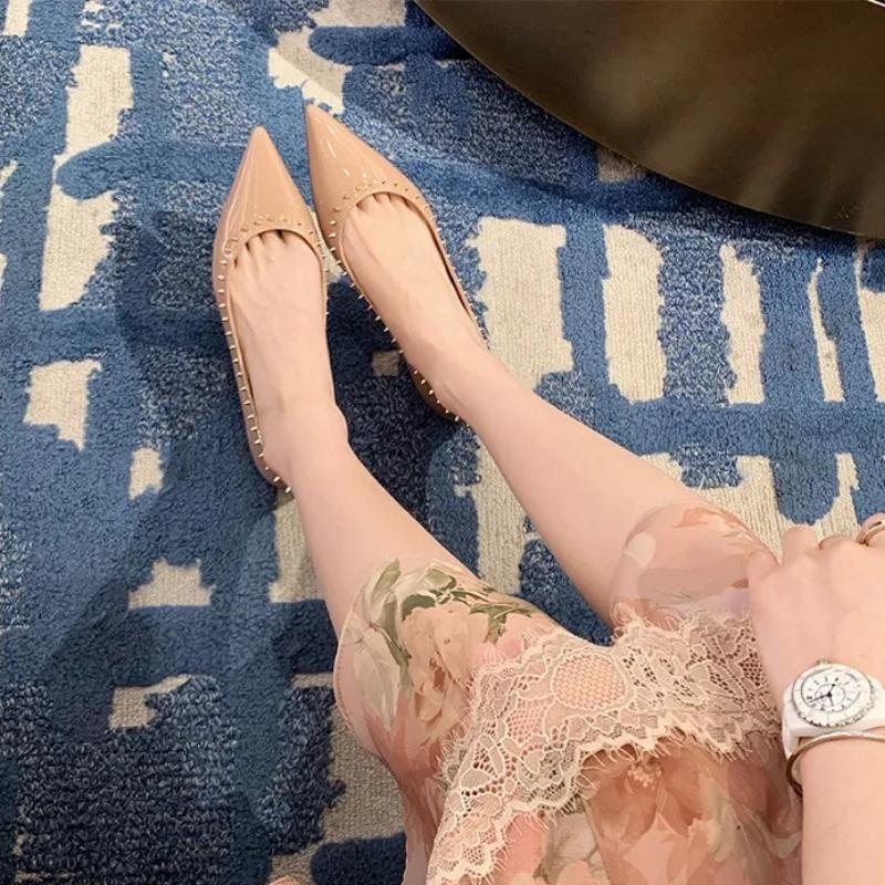 Fashion Sheepskin Leather with Rivet Pointed Toe Slip On Flats Women Comfortable Spikes Casual Shoes Low Cut Single Shoes for Women