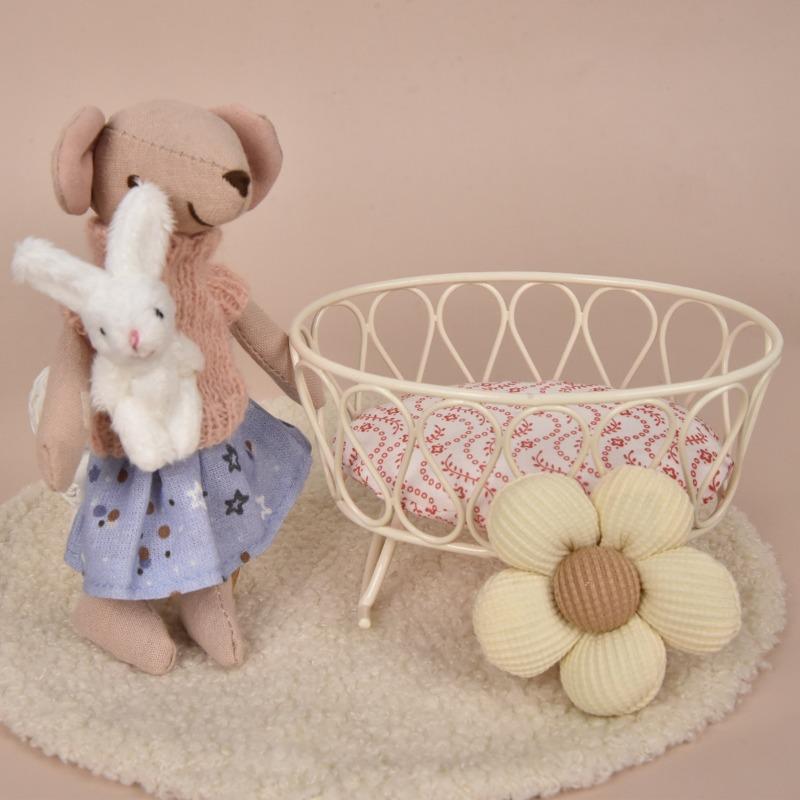 1:8 Scale Mini Cast Iron Cradle with Cotton Floral Cushion Suitable for OB11 BJD Decorative Scene  Accessories Desktop Ornament