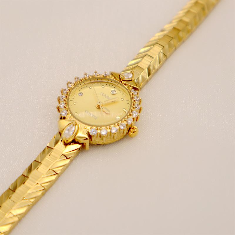 Exquisite Retro Jewelry, High-End Precision 5A Diamond-Encrusted Relief Bracelet, Temperament Quartz Small Gold Watch