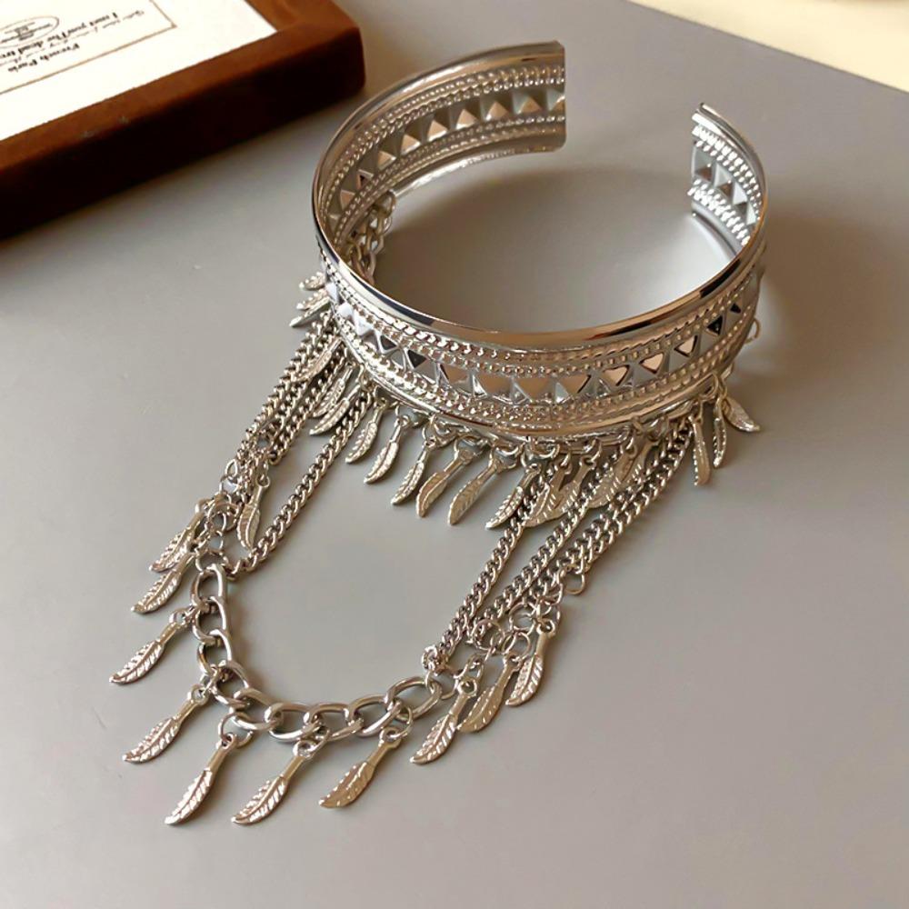 European and American Simple Bracelets, Arm Rings, Niche Cold Wind Temperament Bracelets, High-end Sense and Versatile Jewelry.