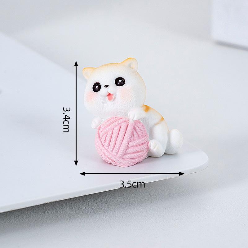 Naughty Resin Small Cat Figurine Mini Cartoon Kitten Ornaments 3D Cat Desktop Decoration Creative Car Mounted Figurines