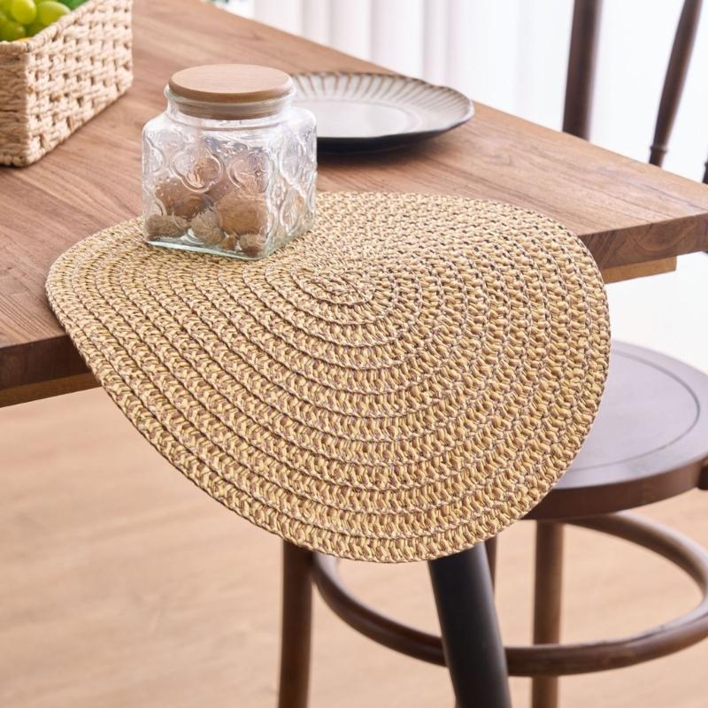 Minimalists Rose Cutout Linen Placemat Biodegradable Materials Heat Protective for Home and Restaurant Use Round