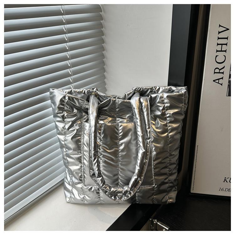 

Хлопковая одежда большой вместимости корейская версия темпераментная вышивка нитью 2025 новая повседневная осенняя модель сумка-тоут на одно плечо портативная женская сумка серебряный