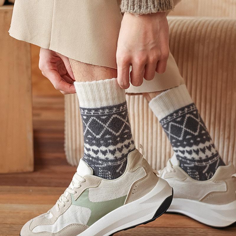 Yuanrunjia Men's Extra Thick Fleece-Lined Winter Socks, Mid-Calf Plush Cashmere Terry Design