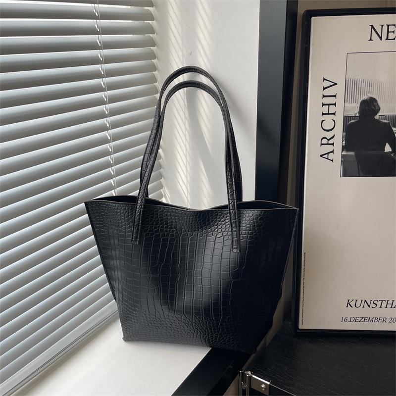 2025 Fashion Trend: Textured Autumn/Winter Women's Shoulder Tote Bag - Simple & Stylish Design