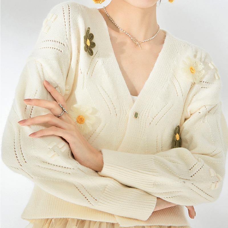 New Spring and Autumn Small Fresh Design Neck Knitted Women's Cardigan Short Green Flower Sweater Top