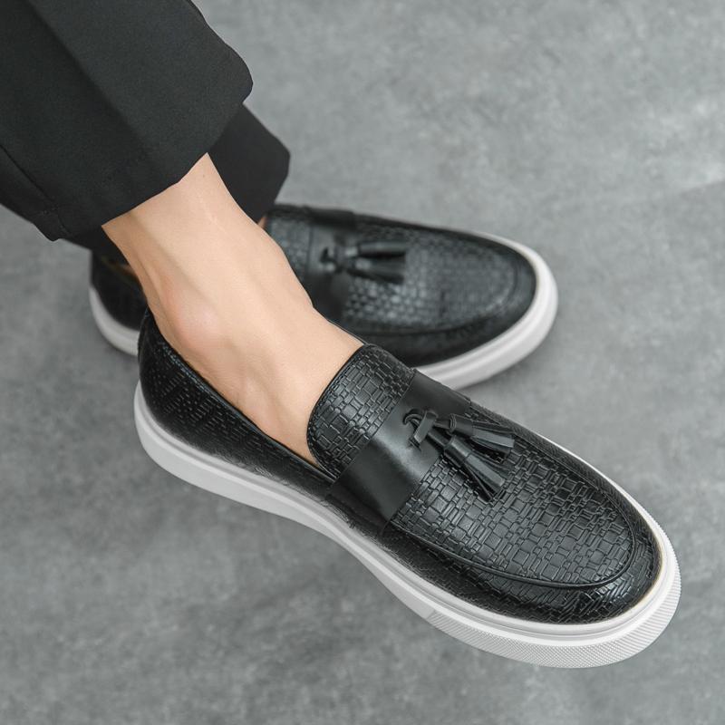 Fashion 2025New Fashion Men Tassel Formal Shoes Senior Places Formal Comfortable Flat Designer Loafers Soft Bottom Outdoor Walking Shoes