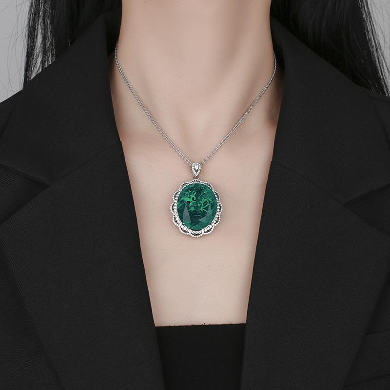 Women's Light Luxury Design Inlaid Zircon Versatile Geometric Pendant Necklace Elegant And Fashionable Niche Design Necklace