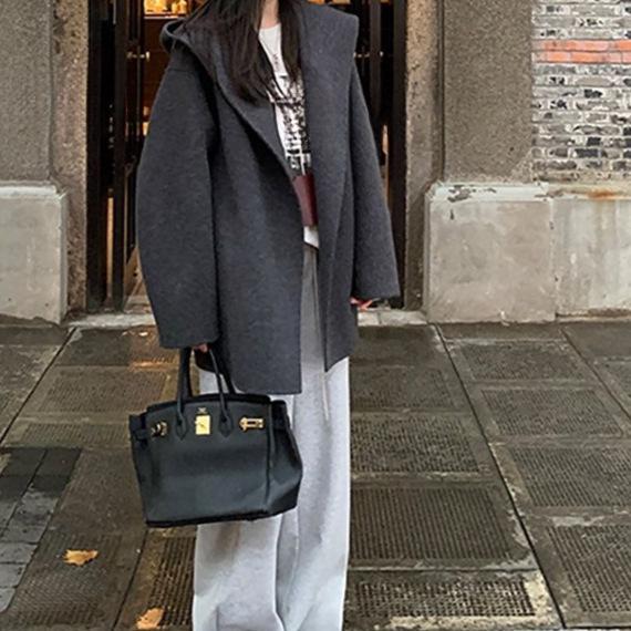 

2025 Trendy Women s Hooded Cape: Double-Sided Plush Woolen Short Coat for Autumn/Winter L recommended for 62.5-70kg деревне вугілля/сірий колір