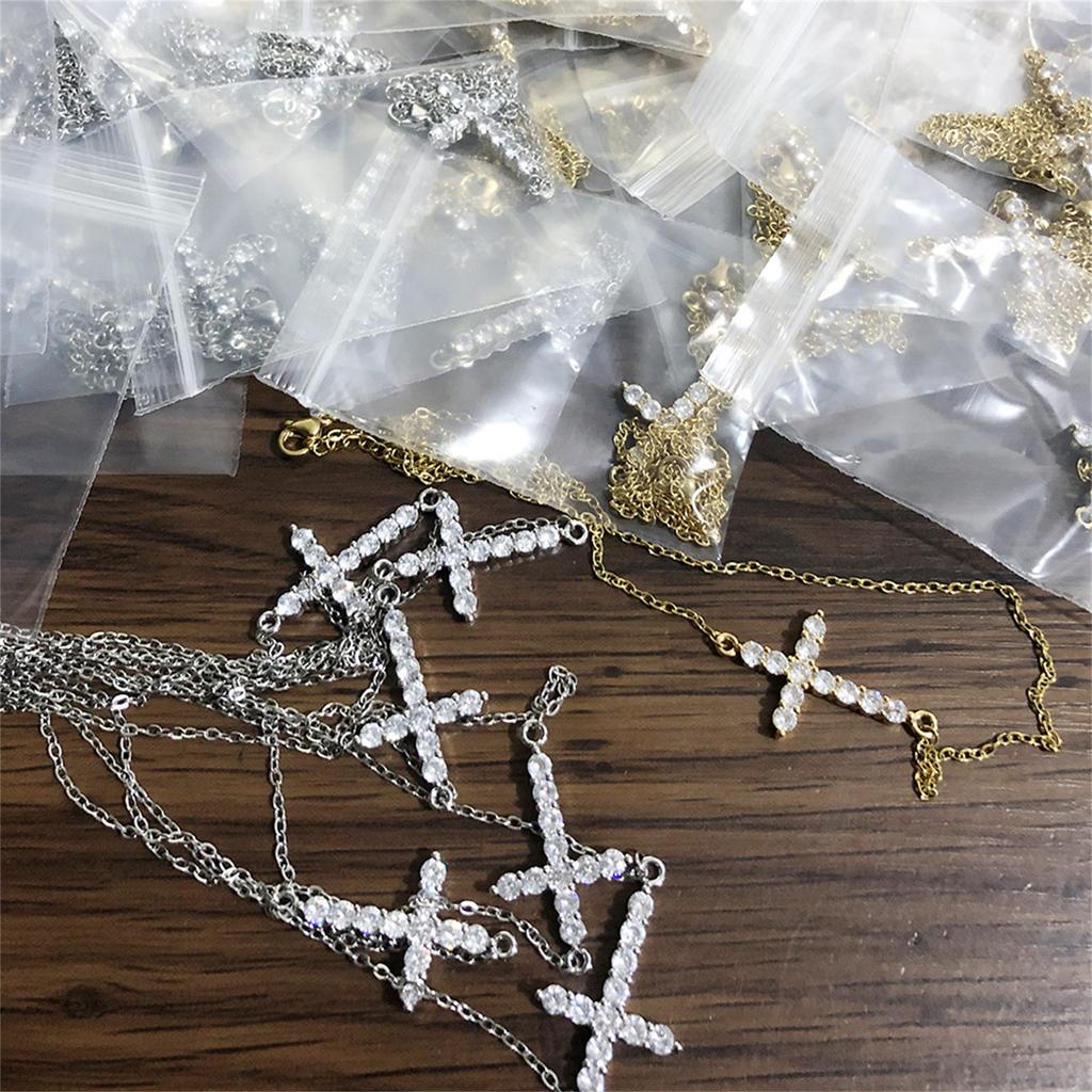 Fashionable Choker Necklace with Sturdy Stainless Steel Crosses Pendant Jewelry Accessory for Trendy Women and Girls