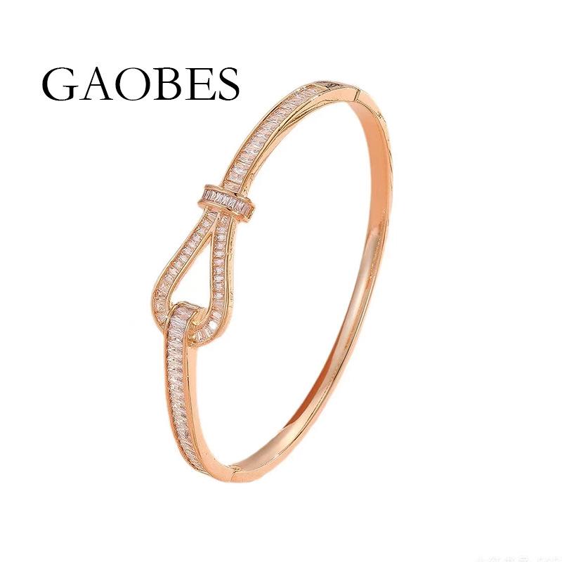 Champagne  White Gold Diamond-Studded Horseshoe Bracelet